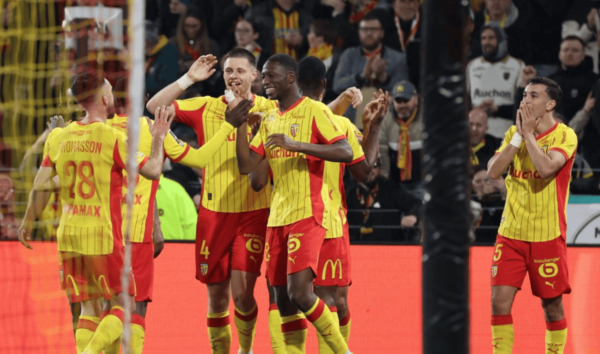 5-1！2-2！疯狂一夜，朗斯超越巴黎登顶，曼联翻车，那不勒斯4连胜